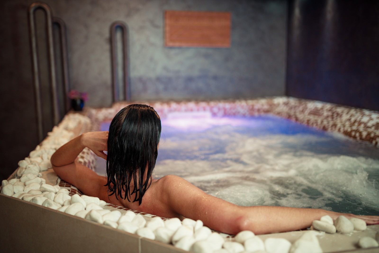 Enjoy_in_Zen_Jacuzzi
